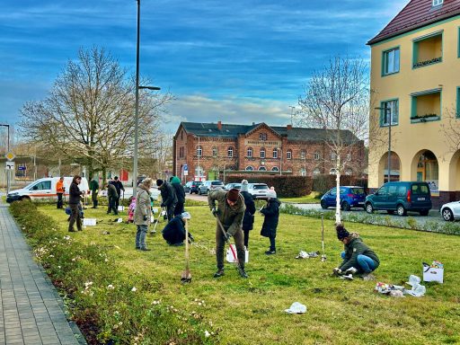 Viele fleißige Hände halfen uns.
